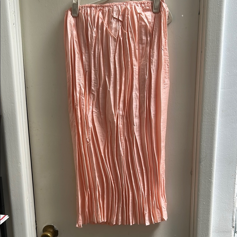 NWOT Forever 21 Elegant Peach Pleated Skirt- size Small